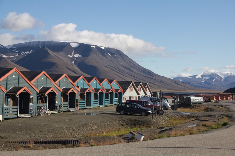 yongyearbyen dogmak da yasak olmek de yasak norvec te ilginc kasaba